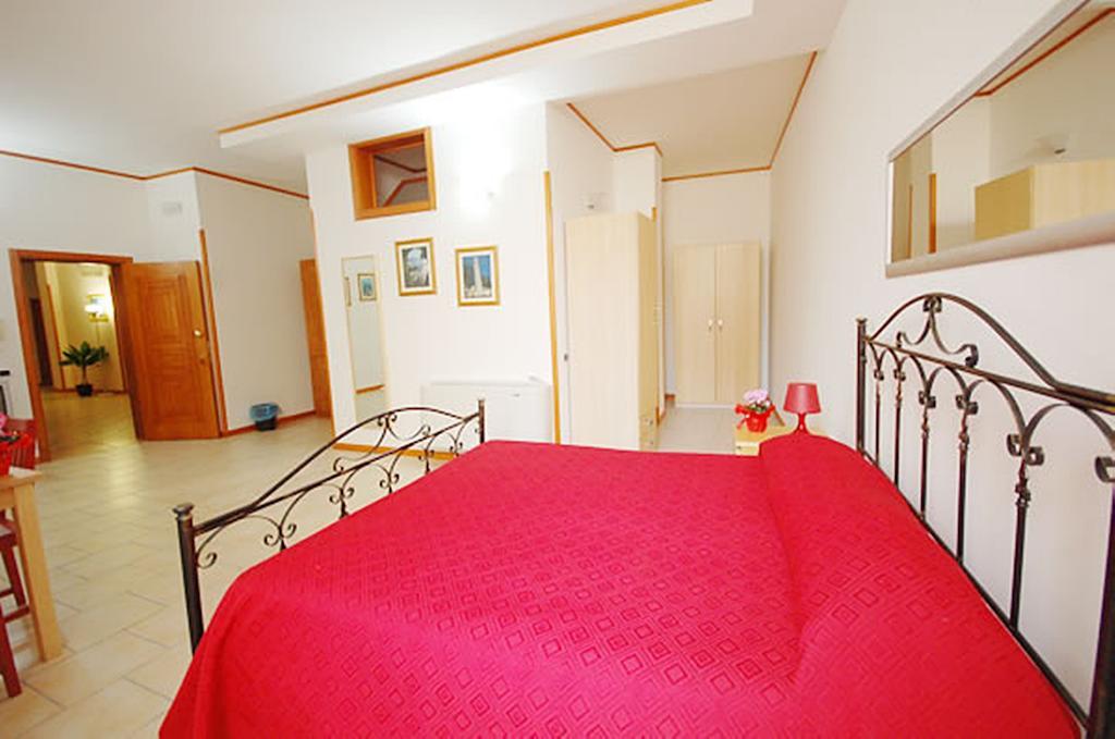 Hotel Residence Lupiae Lecce Zimmer foto
