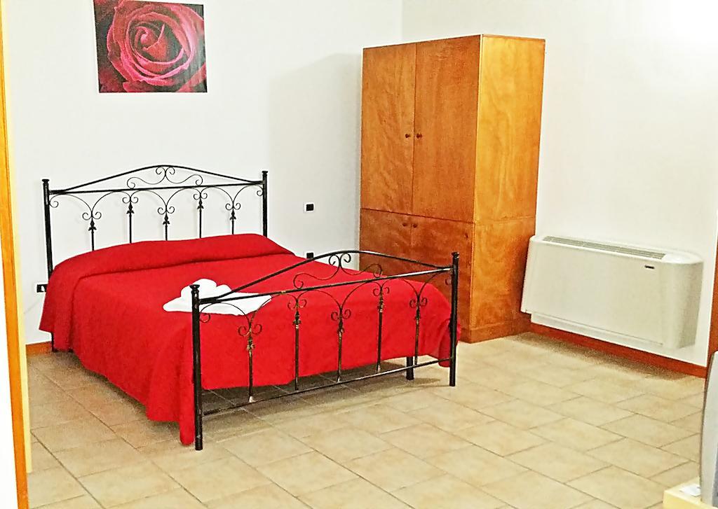 Hotel Residence Lupiae Lecce Zimmer foto