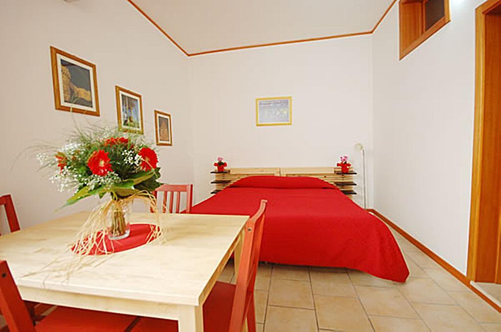 Hotel Residence Lupiae Lecce Zimmer foto